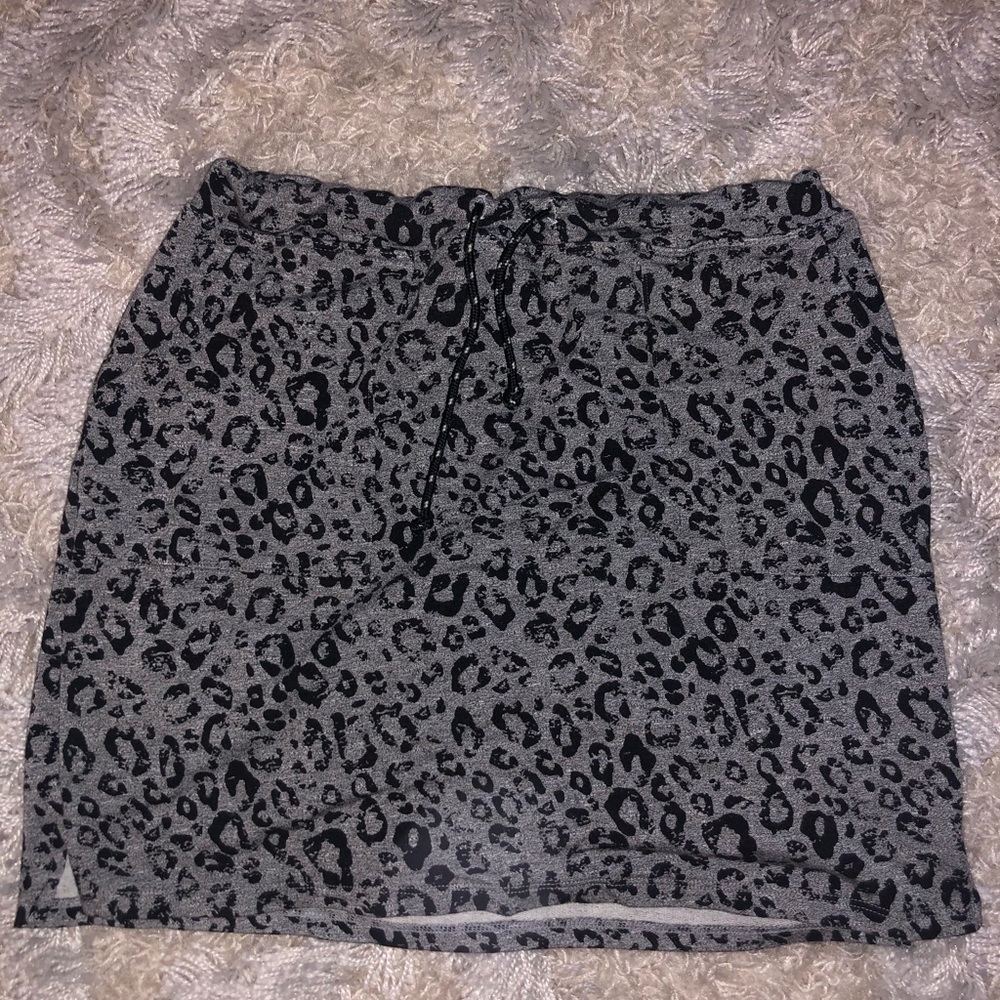 SUNDRY leopard skirt